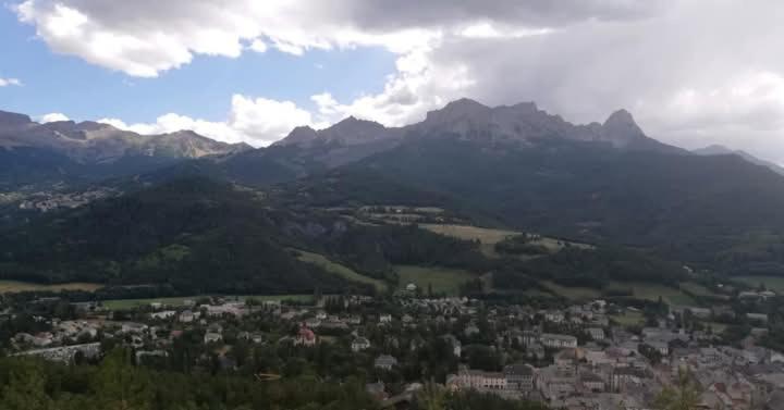 App Vue Montagne Barcelonnette Proche Piscine Rando Riviere Nature Kültér fotó